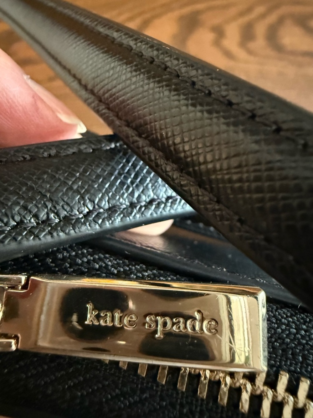 kate Spade black leather Cross Body with gold logo and zipper - Picture 4 of 13